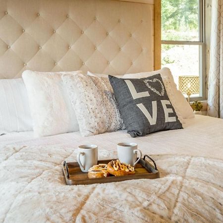 New / 3 King Suites / Sleeps12 / View / 5 Mi To Pf / Hot Tub Sevierville Buitenkant foto