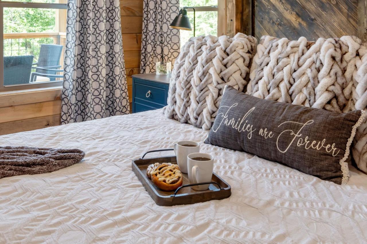 New / 3 King Suites / Sleeps12 / View / 5 Mi To Pf / Hot Tub Sevierville Buitenkant foto