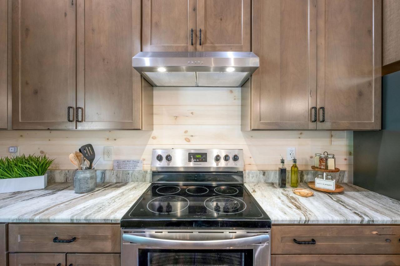 New / 3 King Suites / Sleeps12 / View / 5 Mi To Pf / Hot Tub Sevierville Buitenkant foto