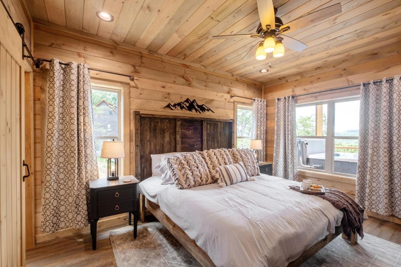 New / 3 King Suites / Sleeps12 / View / 5 Mi To Pf / Hot Tub Sevierville Buitenkant foto